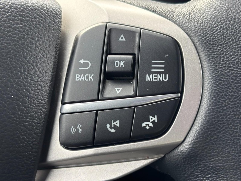 Ford Explorer Vehicle Full-screen Gallery Image 22