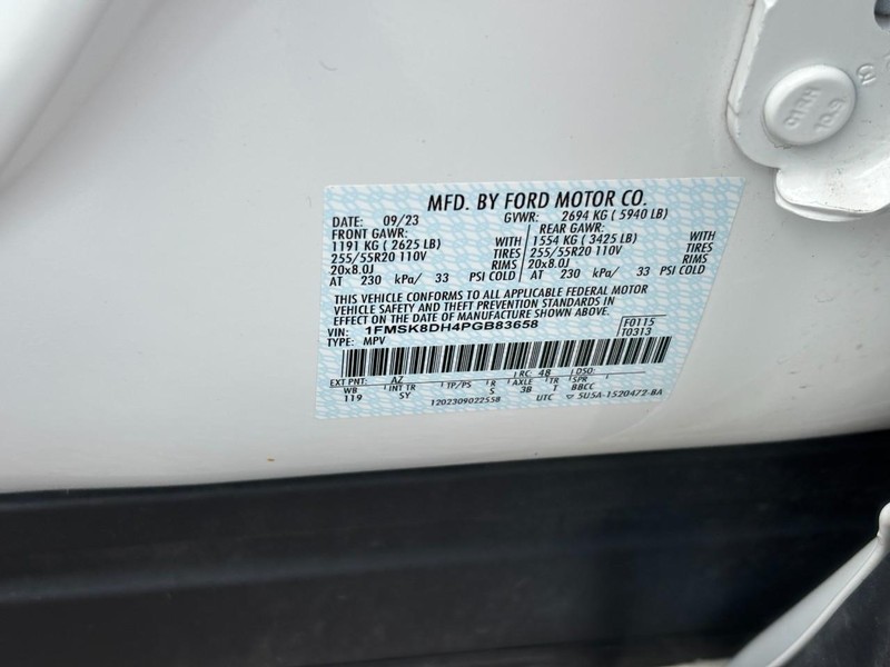 Ford Explorer Vehicle Full-screen Gallery Image 27