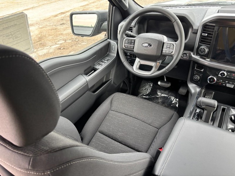 Ford F-150 Vehicle Full-screen Gallery Image 13