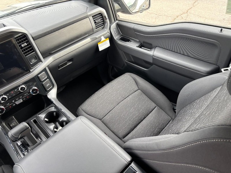 Ford F-150 Vehicle Full-screen Gallery Image 15