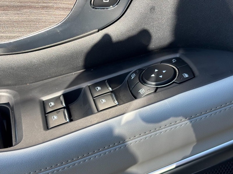 Ford Expedition Max Vehicle Full-screen Gallery Image 18