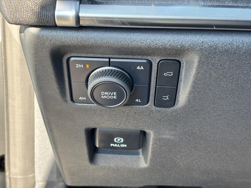 Ford Expedition Max Vehicle Full-screen Gallery Image 19