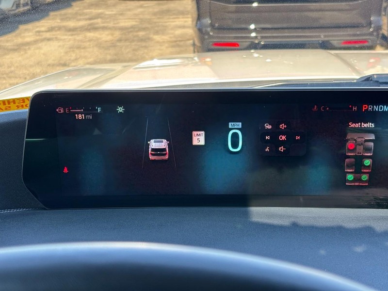 Ford Expedition Max Vehicle Full-screen Gallery Image 23