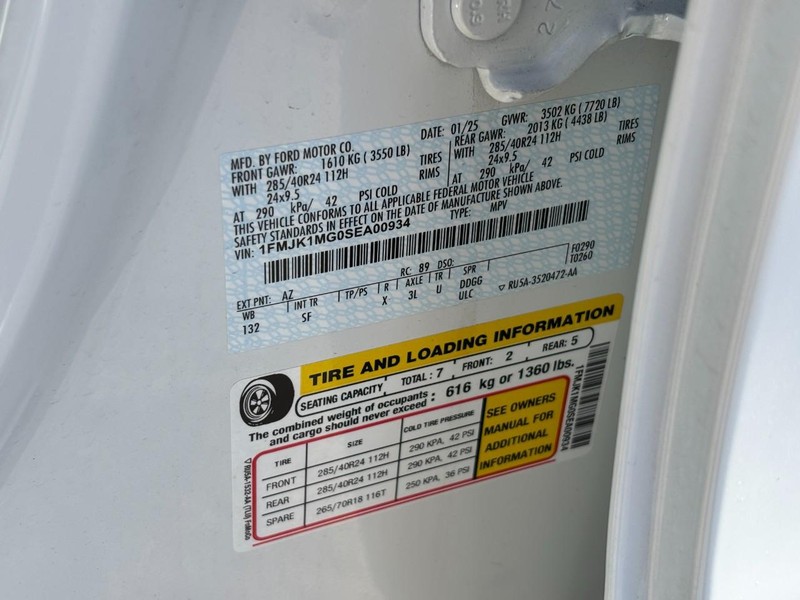 Ford Expedition Max Vehicle Full-screen Gallery Image 28