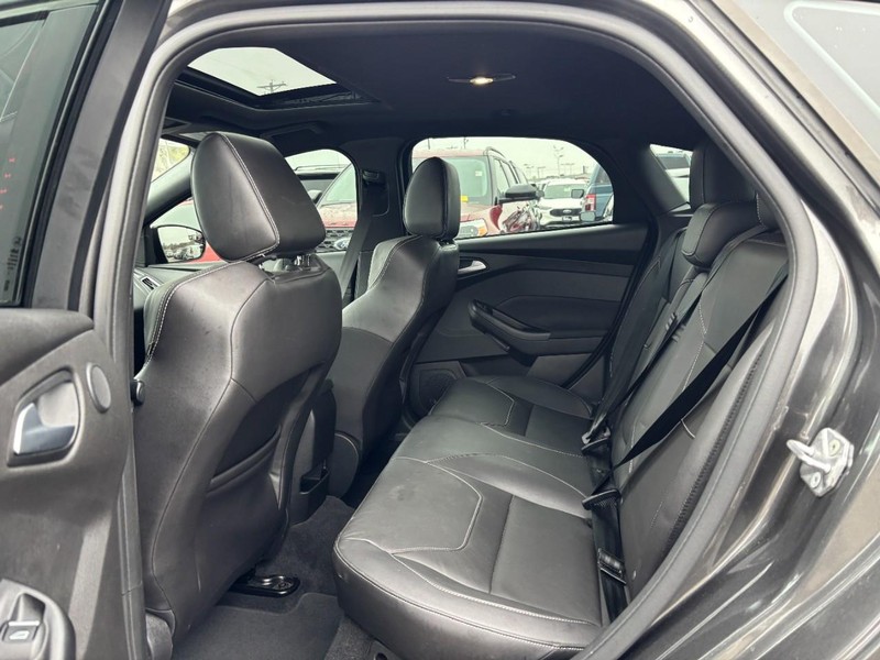 Ford Focus Vehicle Full-screen Gallery Image 12