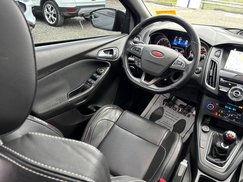 Ford Focus Vehicle Full-screen Gallery Image 13