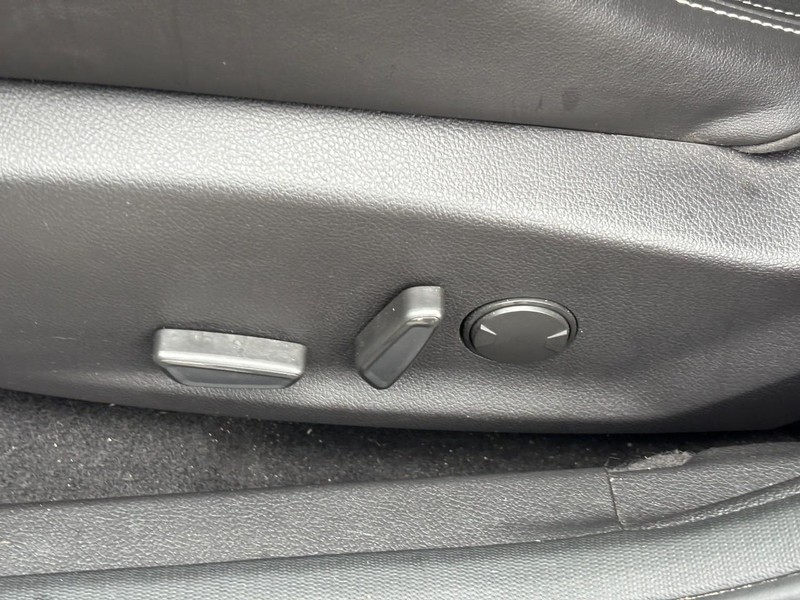 Ford Focus Vehicle Full-screen Gallery Image 16