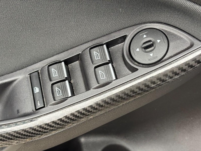 Ford Focus Vehicle Full-screen Gallery Image 17