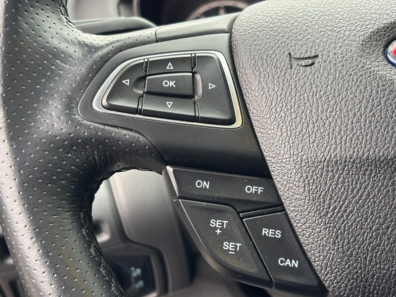 Ford Focus Vehicle Full-screen Gallery Image 18