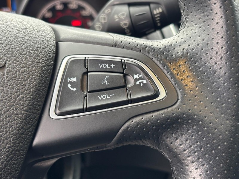 Ford Focus Vehicle Full-screen Gallery Image 19