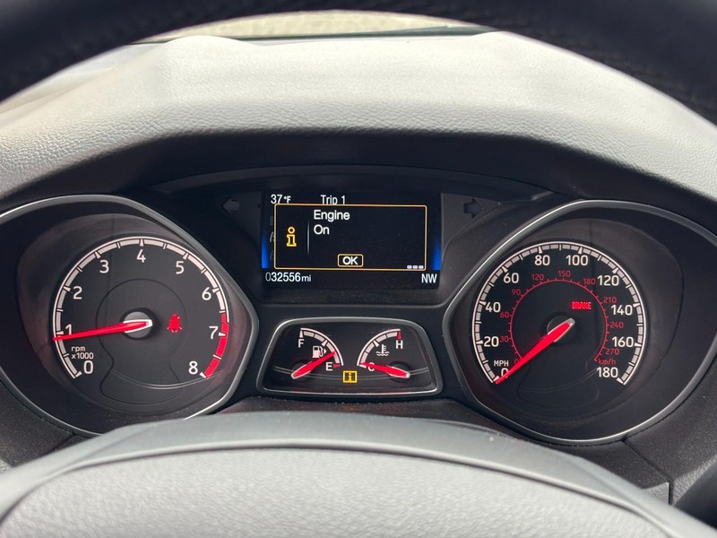 Ford Focus Vehicle Full-screen Gallery Image 20