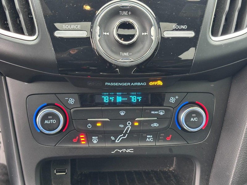 Ford Focus Vehicle Full-screen Gallery Image 22