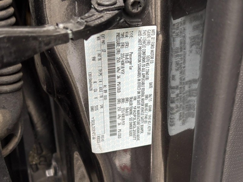 Ford Focus Vehicle Full-screen Gallery Image 23