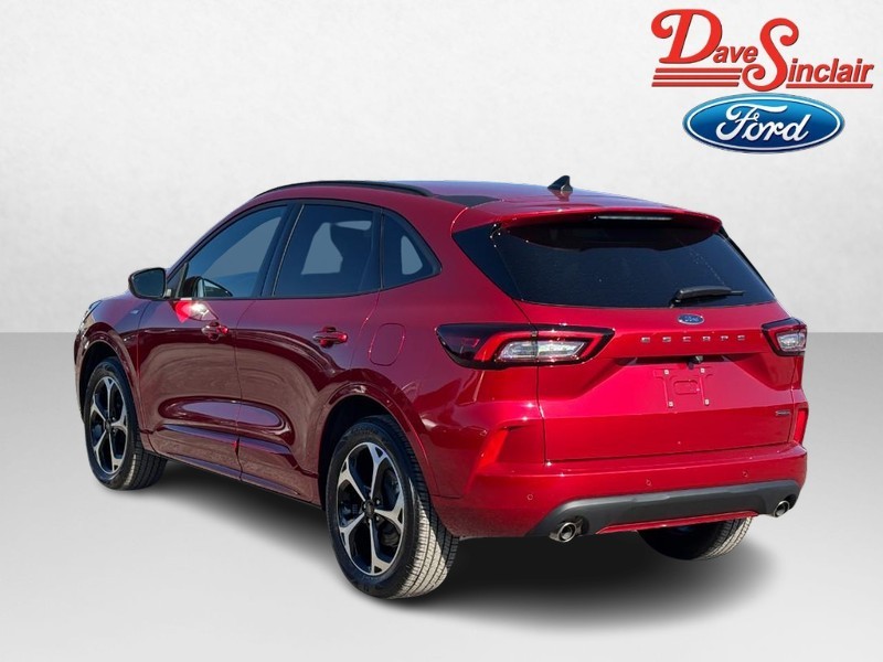 Ford Escape Vehicle Full-screen Gallery Image 09