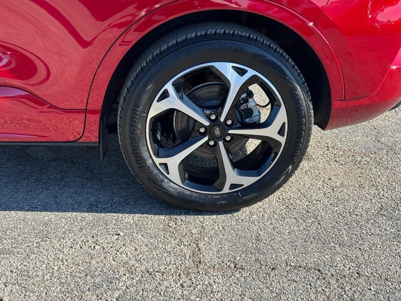 Ford Escape Vehicle Full-screen Gallery Image 11