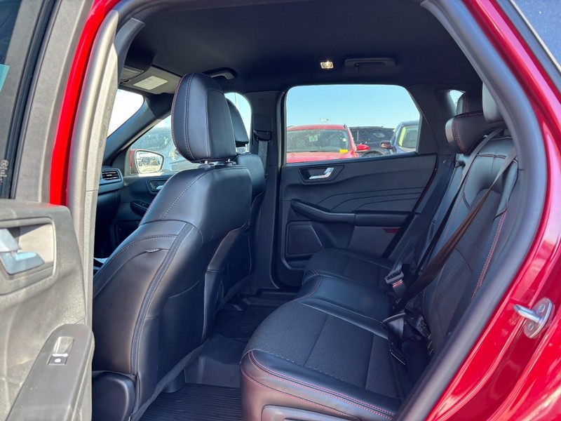 Ford Escape Vehicle Full-screen Gallery Image 12