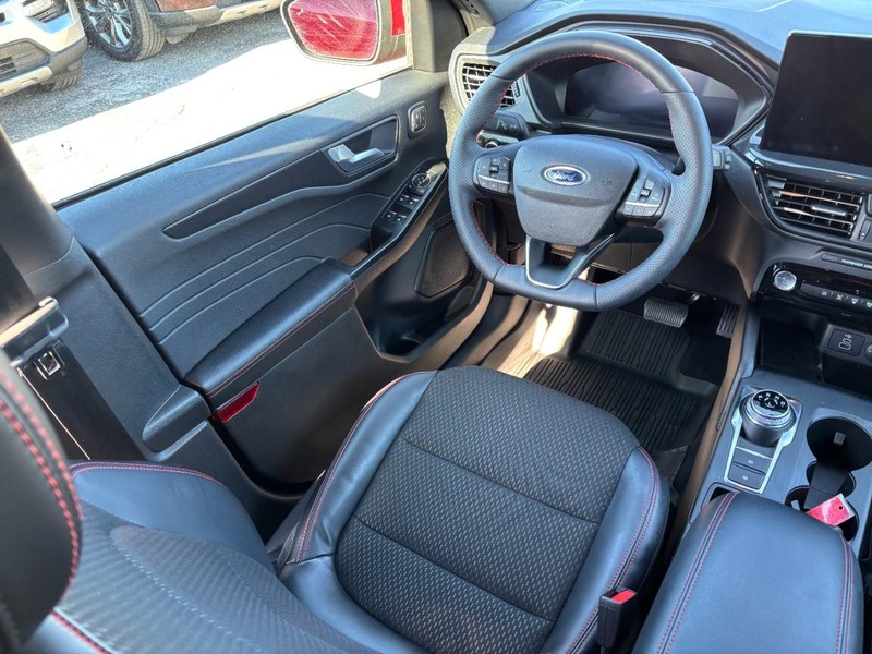 Ford Escape Vehicle Full-screen Gallery Image 13