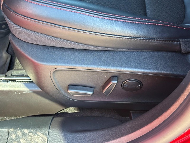 Ford Escape Vehicle Full-screen Gallery Image 16