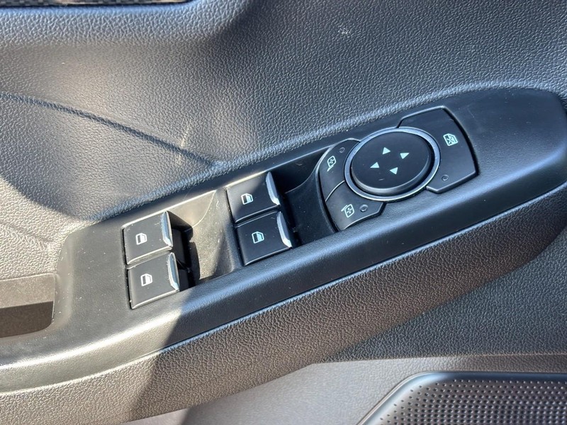 Ford Escape Vehicle Full-screen Gallery Image 17