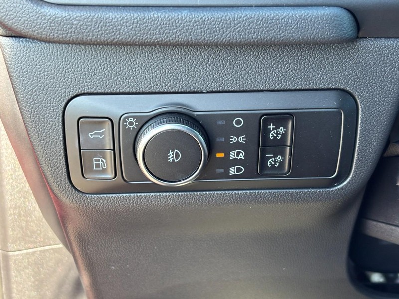 Ford Escape Vehicle Full-screen Gallery Image 18