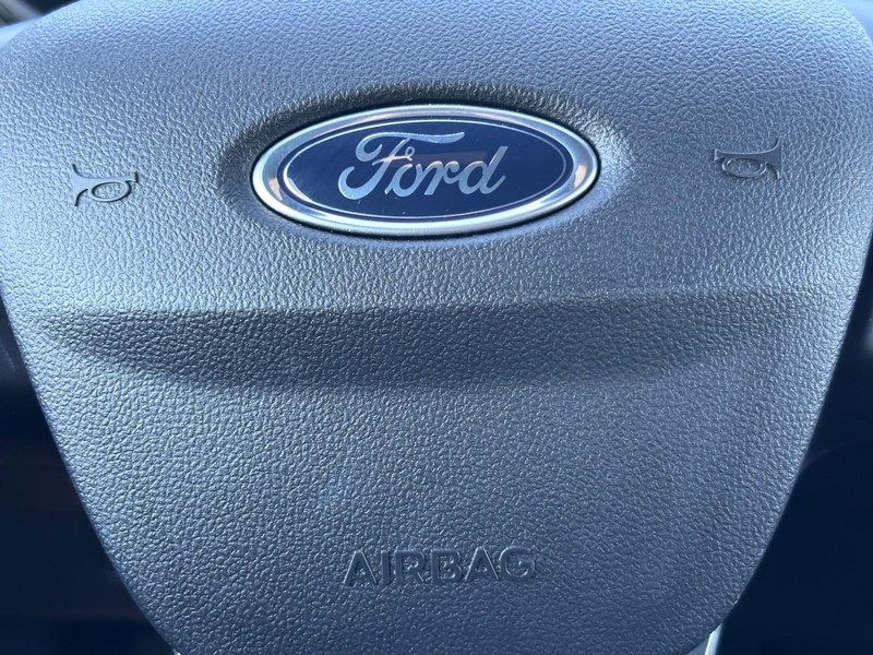 Ford Escape Vehicle Full-screen Gallery Image 20