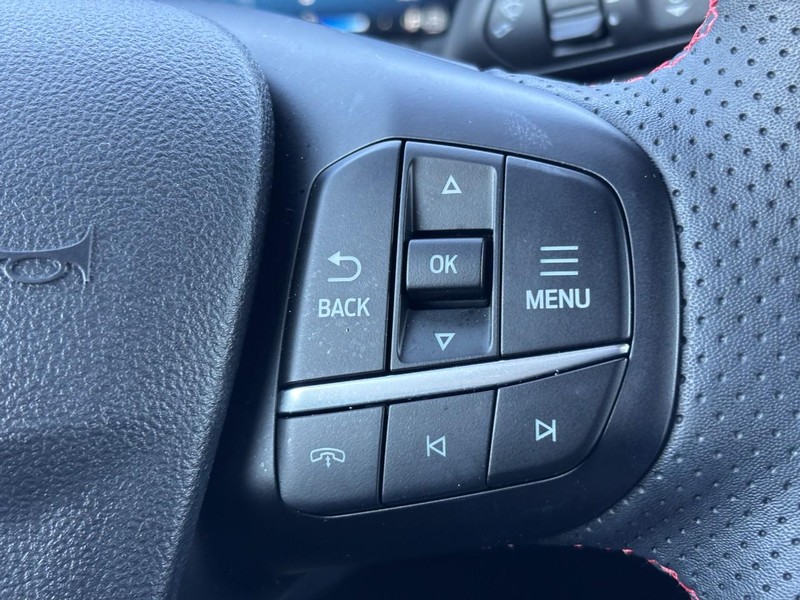 Ford Escape Vehicle Full-screen Gallery Image 21