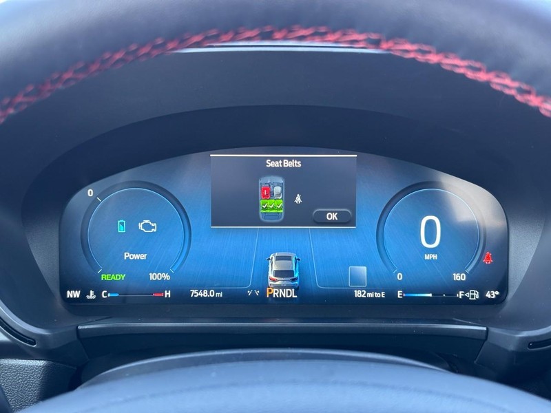 Ford Escape Vehicle Full-screen Gallery Image 22