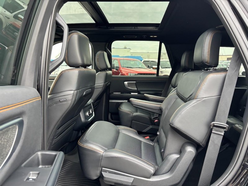 Ford Expedition Vehicle Image 13