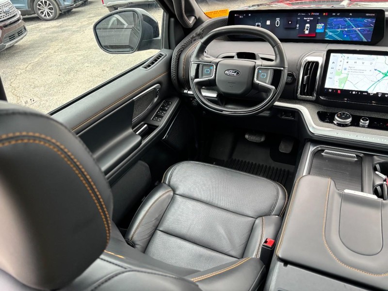 Ford Expedition Vehicle Image 14