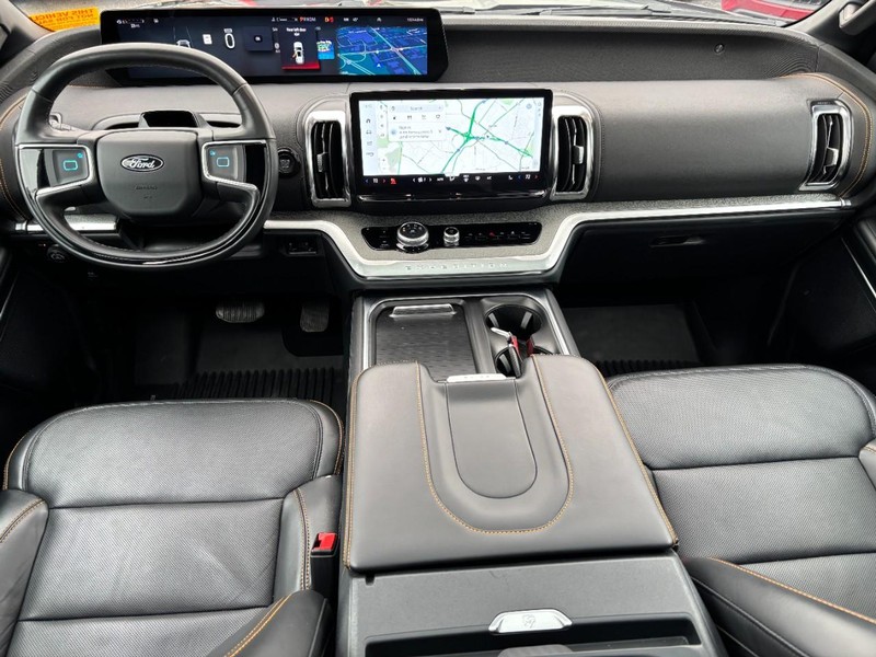 Ford Expedition Vehicle Image 15