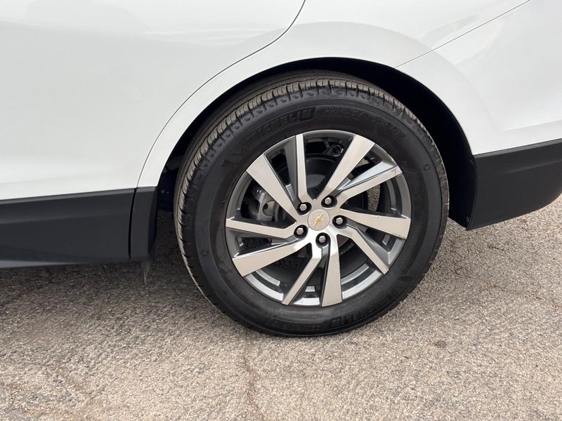 Chevrolet Equinox Vehicle Full-screen Gallery Image 09