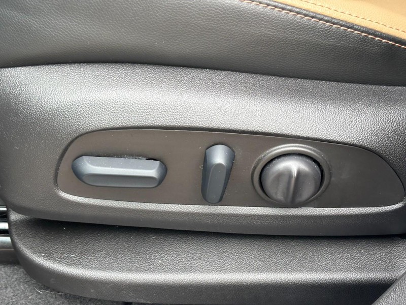 Chevrolet Equinox Vehicle Full-screen Gallery Image 14