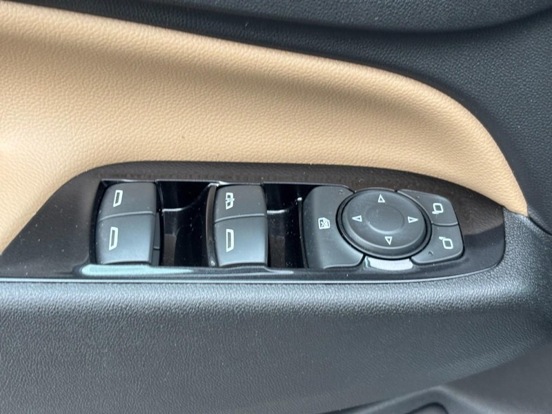 Chevrolet Equinox Vehicle Full-screen Gallery Image 15