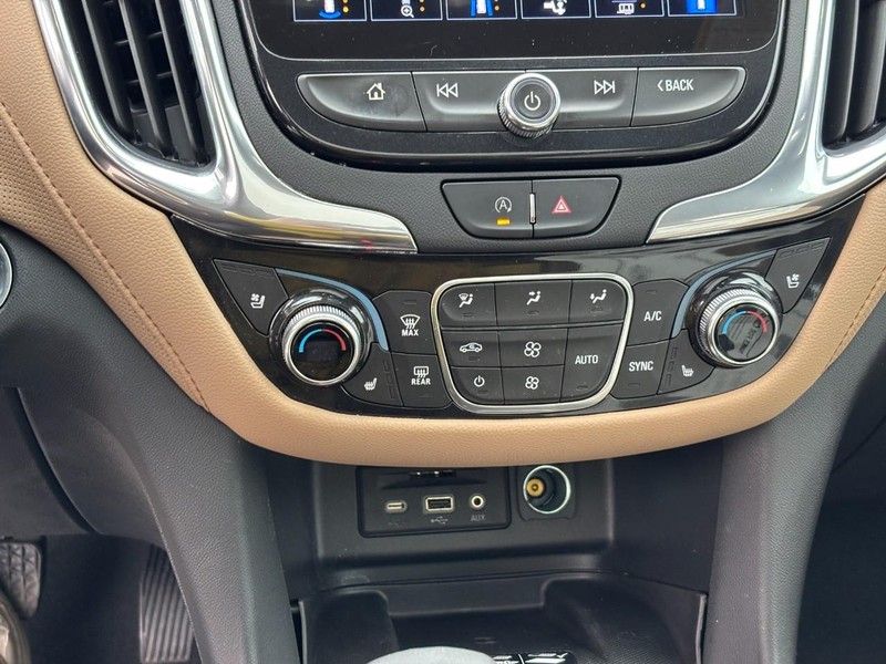 Chevrolet Equinox Vehicle Full-screen Gallery Image 23