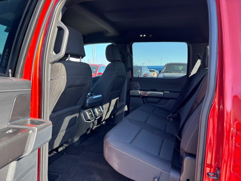 Ford F-150 Vehicle Full-screen Gallery Image 12