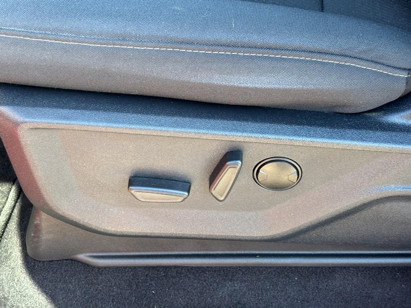 Ford F-150 Vehicle Full-screen Gallery Image 16