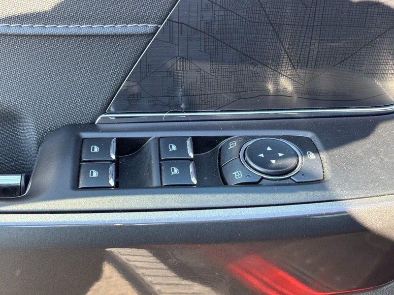 Ford F-150 Vehicle Full-screen Gallery Image 17