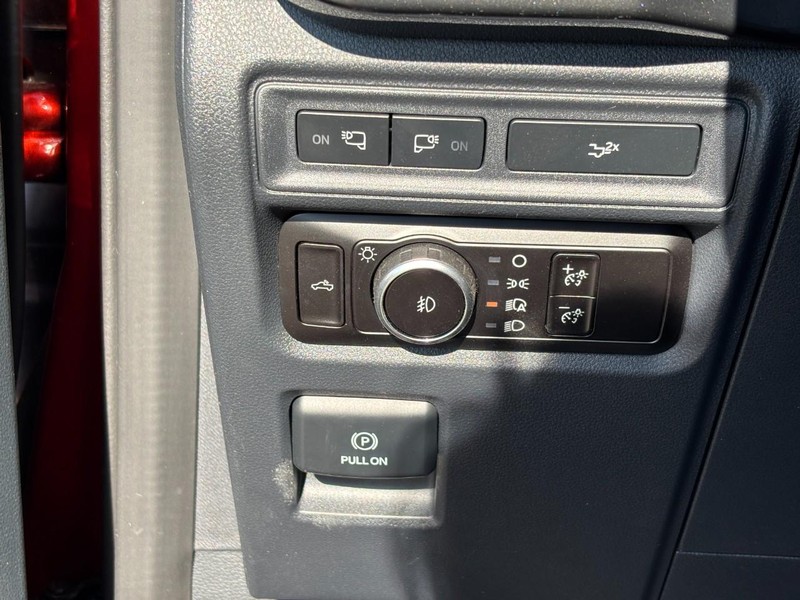 Ford F-150 Vehicle Full-screen Gallery Image 18