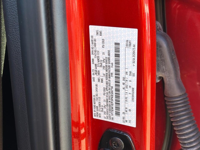 Ford F-150 Vehicle Full-screen Gallery Image 26