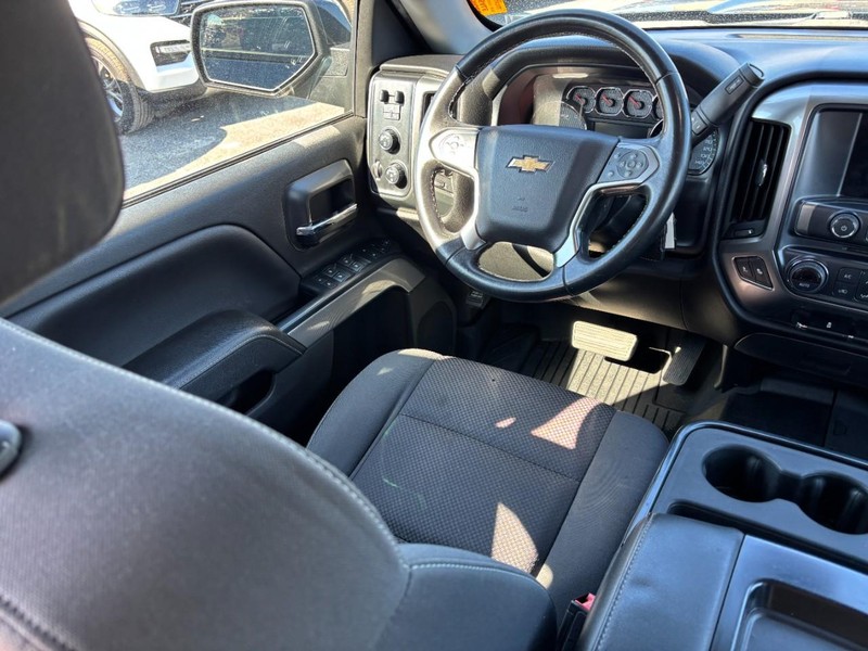 Chevrolet Silverado 1500 Vehicle Full-screen Gallery Image 11