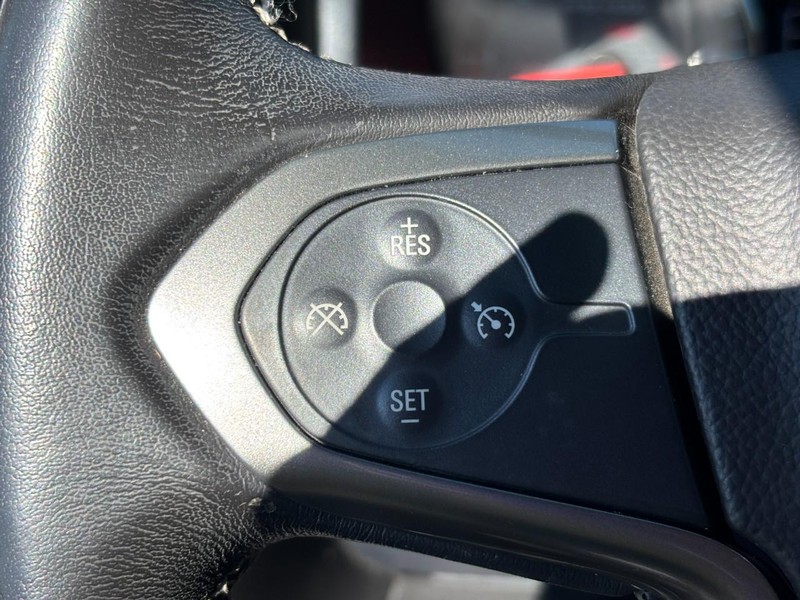 Chevrolet Silverado 1500 Vehicle Full-screen Gallery Image 16