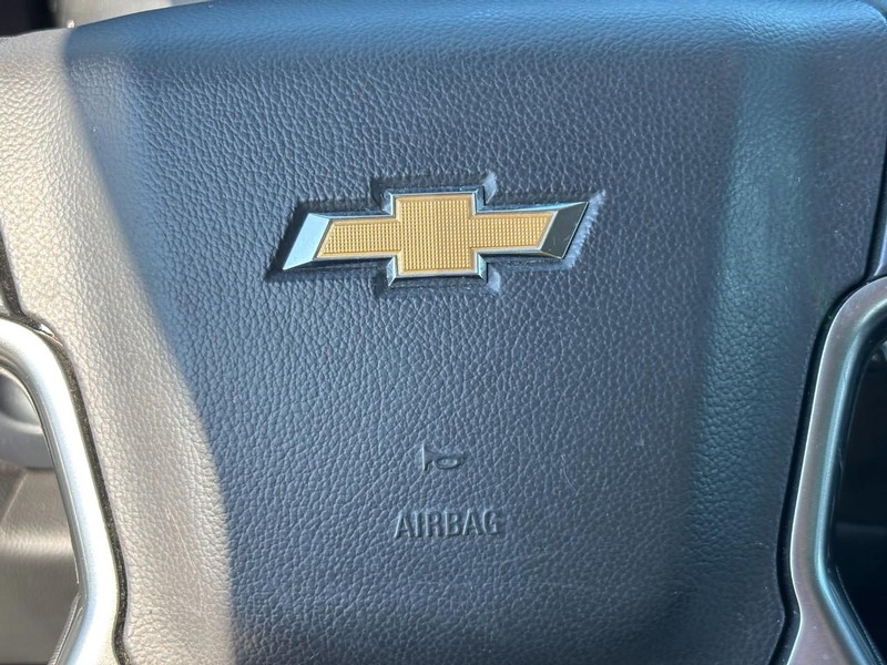 Chevrolet Silverado 1500 Vehicle Full-screen Gallery Image 17