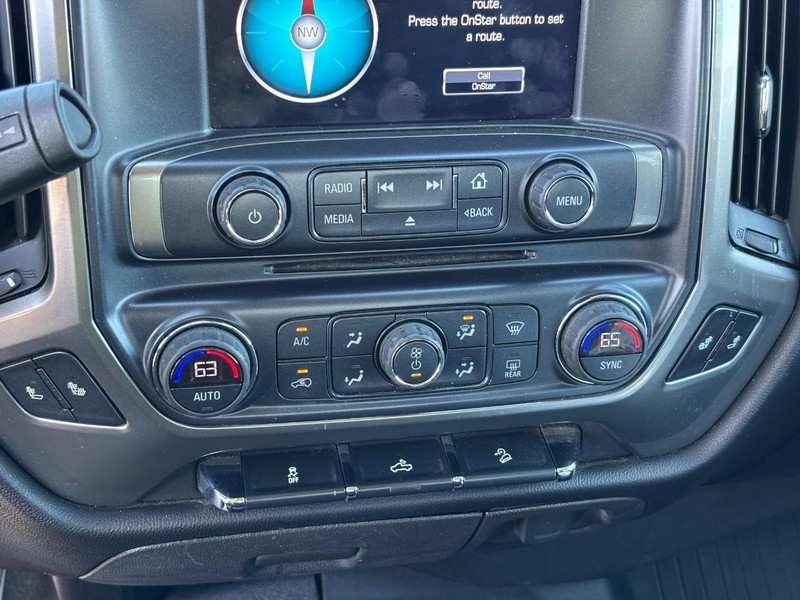 Chevrolet Silverado 1500 Vehicle Full-screen Gallery Image 22