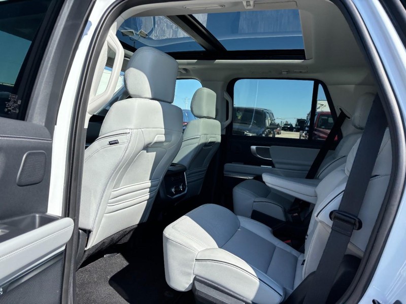 Ford Expedition Vehicle Image 13
