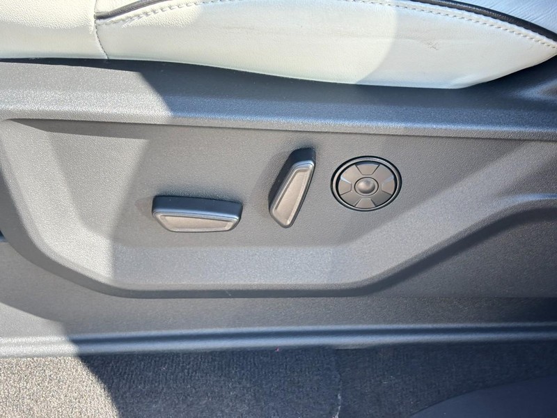 Ford Expedition Vehicle Image 17