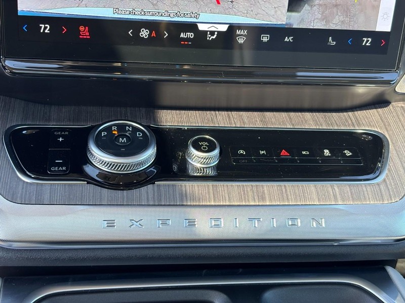 Ford Expedition Vehicle Image 26