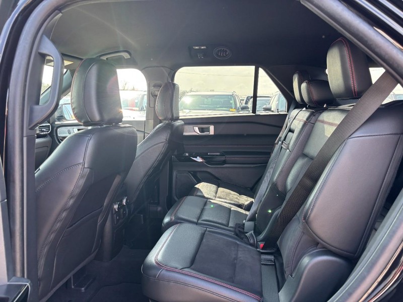 Ford Explorer Vehicle Image 14