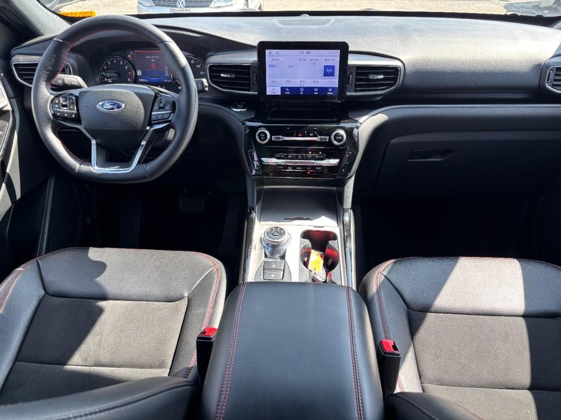 Ford Explorer Vehicle Image 16