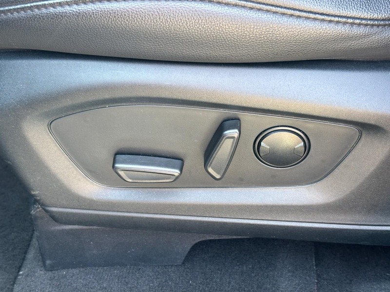 Ford Explorer Vehicle Image 18