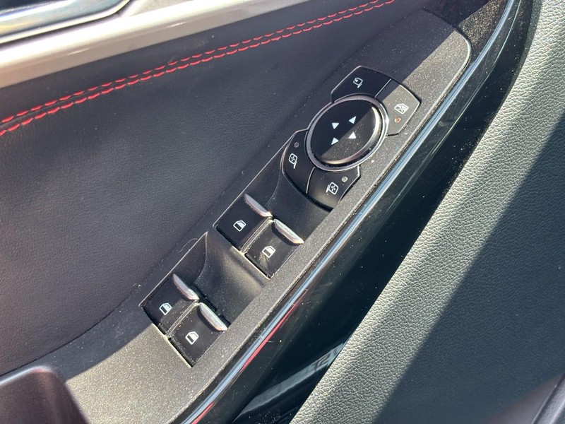 Ford Explorer Vehicle Image 19